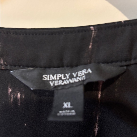 Chic Black and burgundy Women's Blouse Simply Vera. No call outs. Like new. - Picture 3 of 7